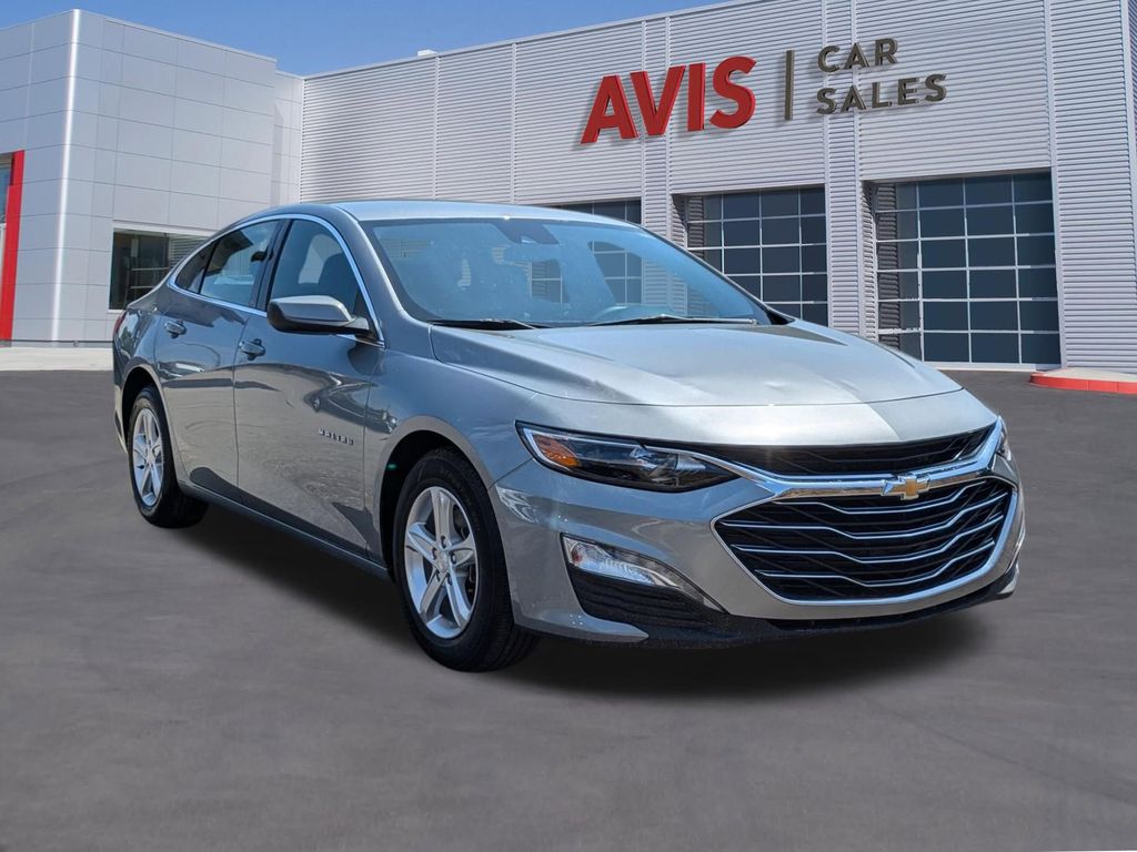 Thumbnail: 2024 Chevrolet Malibu - 3