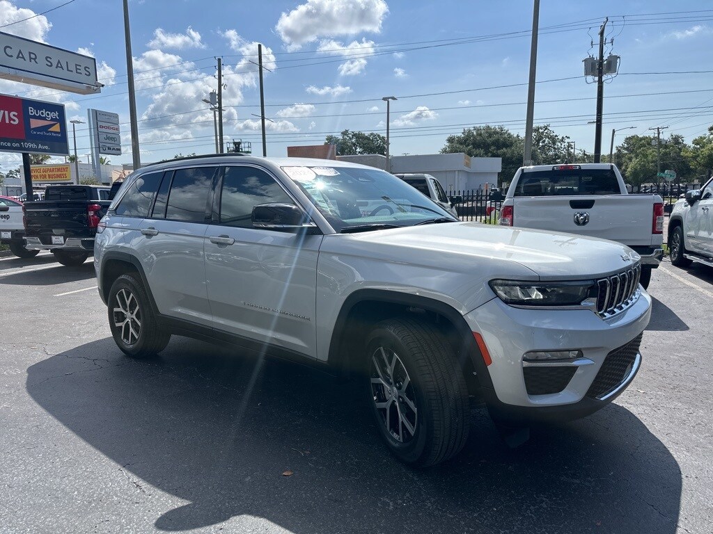 Thumbnail: 2024 Jeep Grand Cherokee - 3