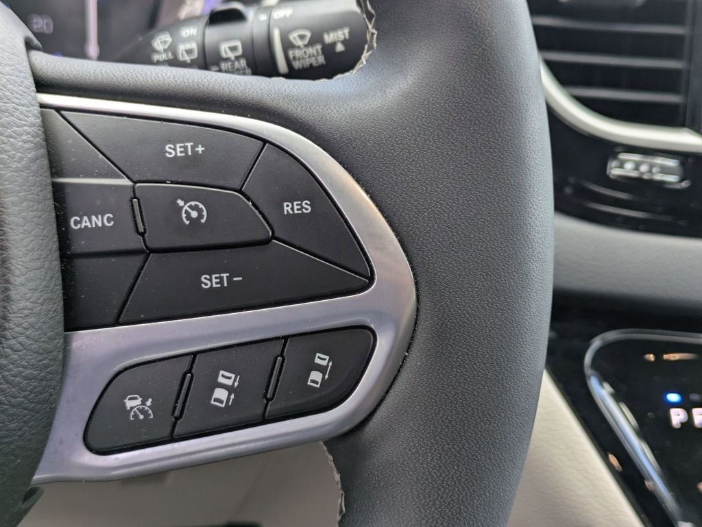 Thumbnail: 2024 Chrysler Pacifica - 20