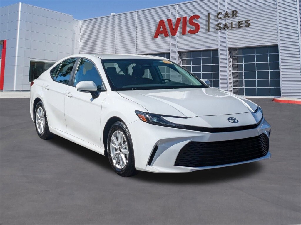 2025 Toyota Camry LE photo 3