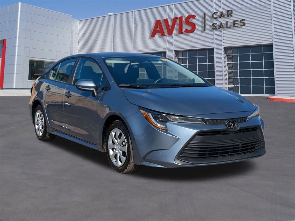 2025 Toyota Corolla LE photo 3