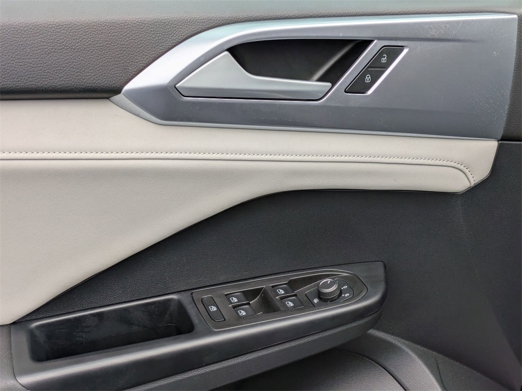 Thumbnail: 2025 Volkswagen Taos - 13