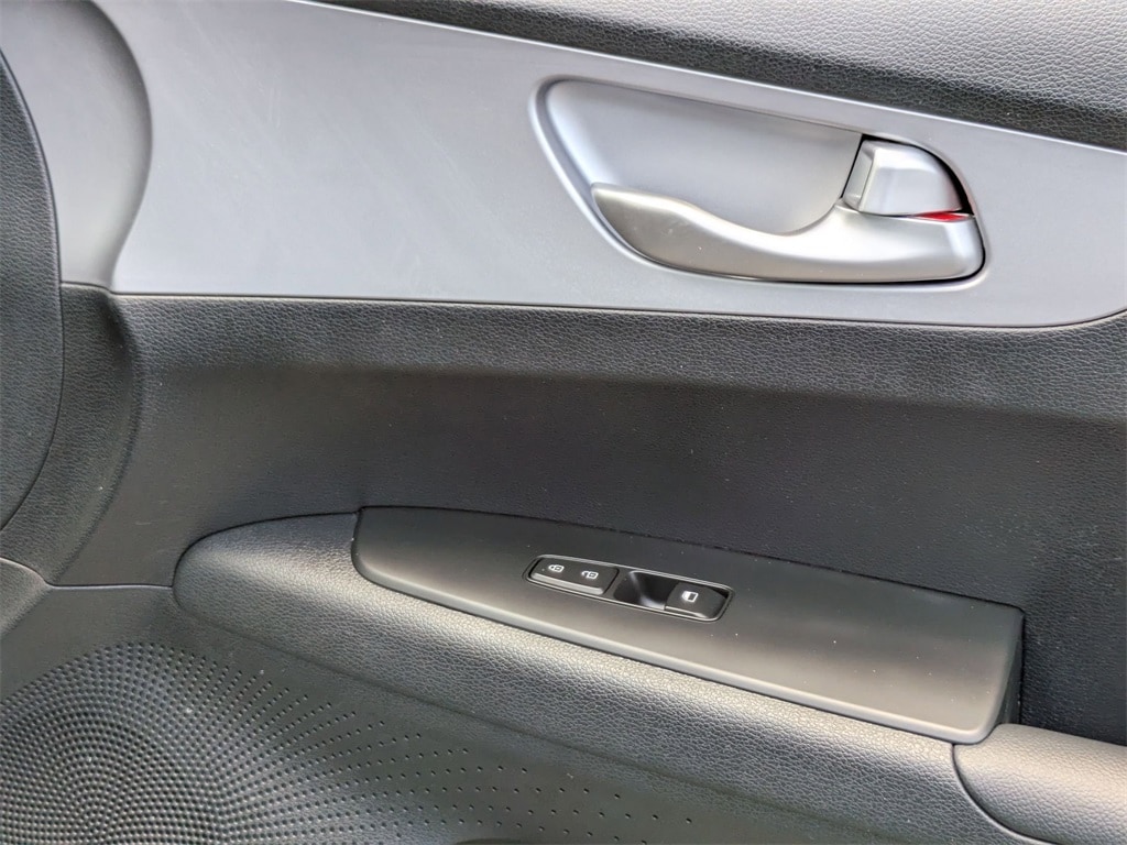 Thumbnail: 2024 Kia Forte - 32