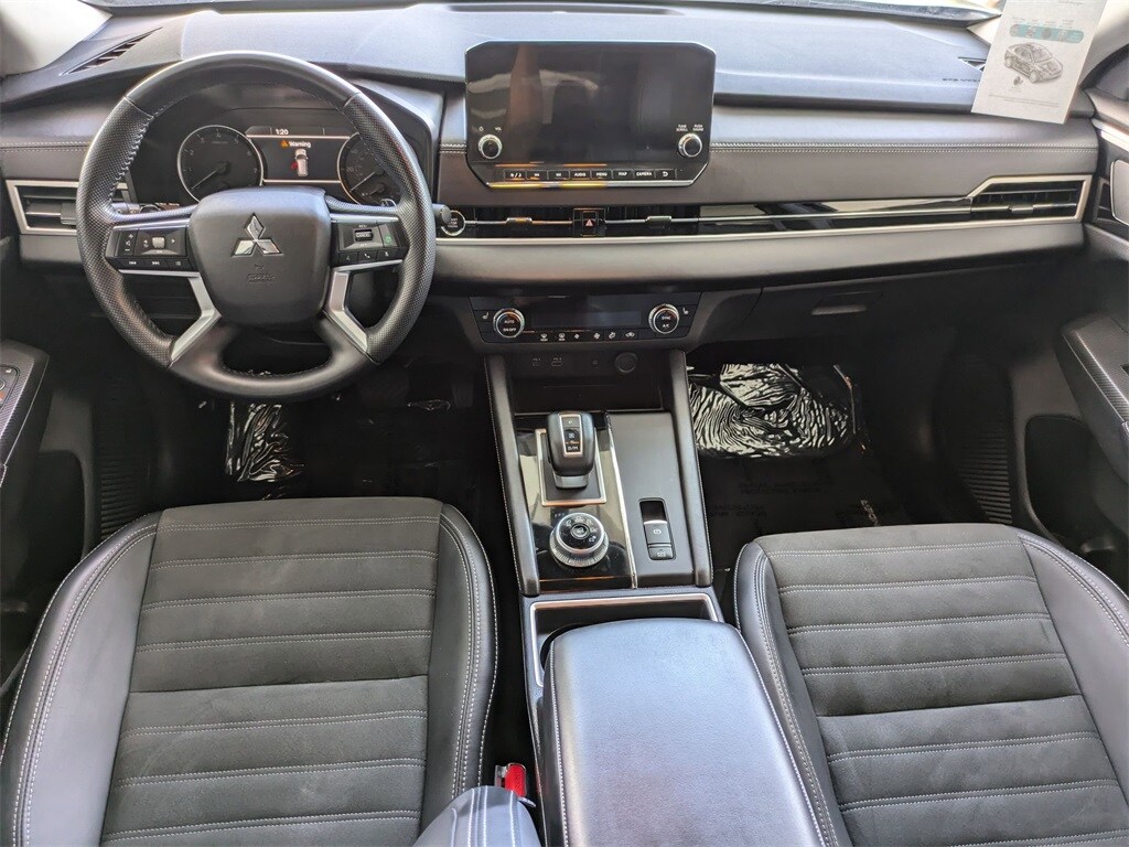 Thumbnail: 2024 Mitsubishi Outlander - 25