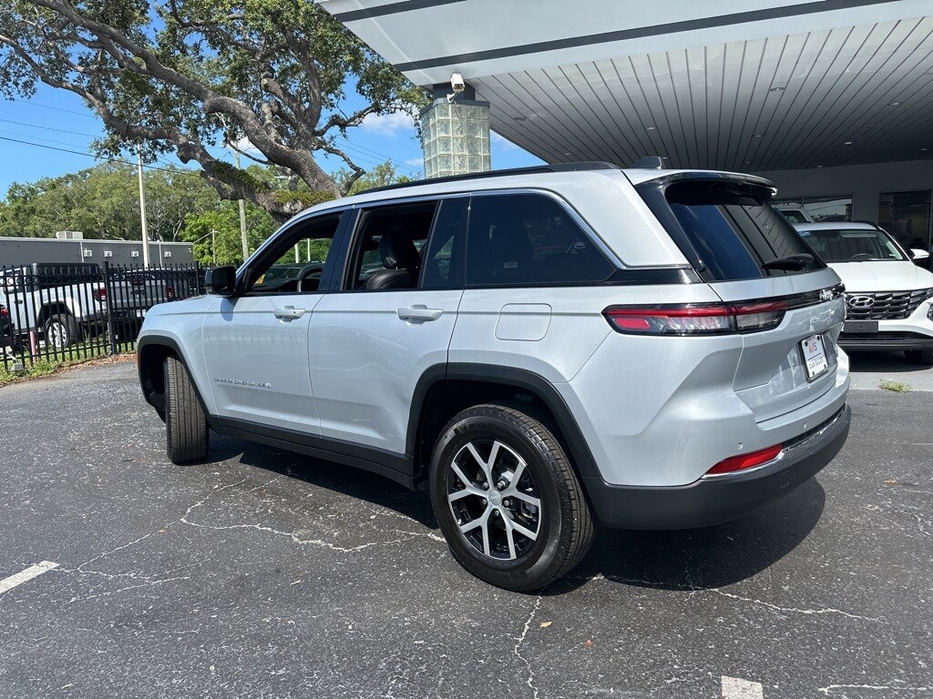 Thumbnail: 2024 Jeep Grand Cherokee - 6