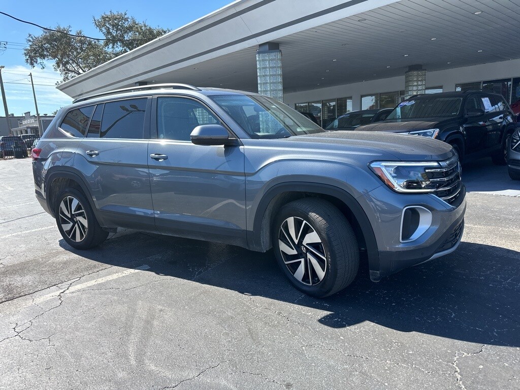 2025 Volkswagen Atlas SE Technology photo 3