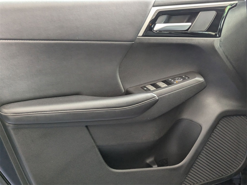 Thumbnail: 2024 Mitsubishi Outlander - 11