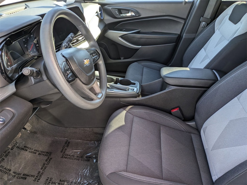 Thumbnail: 2025 Chevrolet Trax - 22