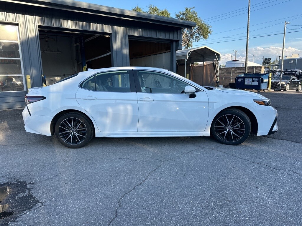 2024 Toyota Camry SE photo 4