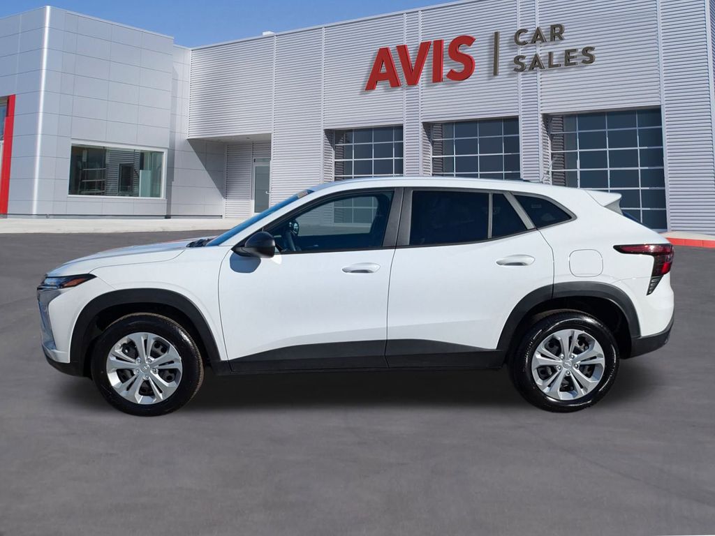 2025 Chevrolet Trax LS - Photo 10