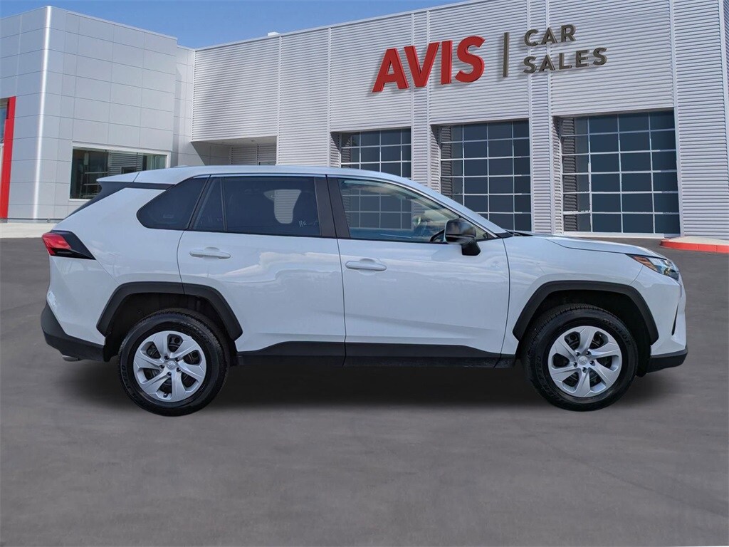 2025 Toyota RAV4 LE photo 3
