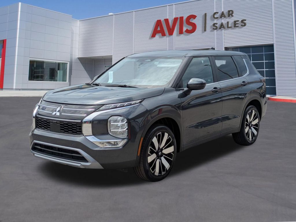 2025 Mitsubishi Outlander SE 2WD's photo