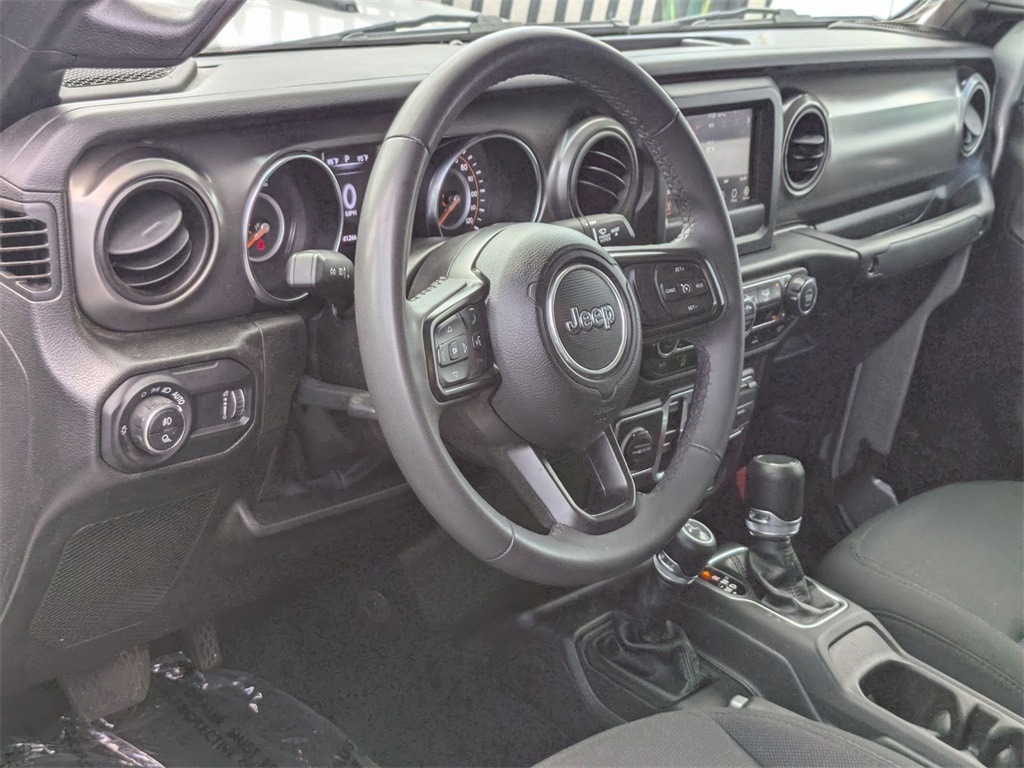 Thumbnail: 2023 Jeep Gladiator - 14