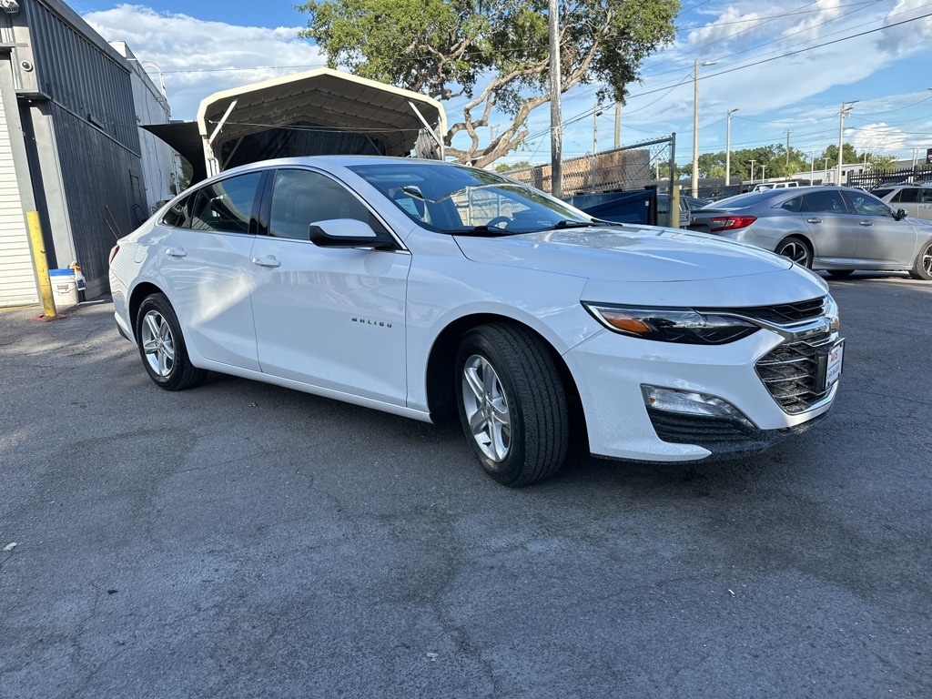 Thumbnail: 2023 Chevrolet Malibu - 3