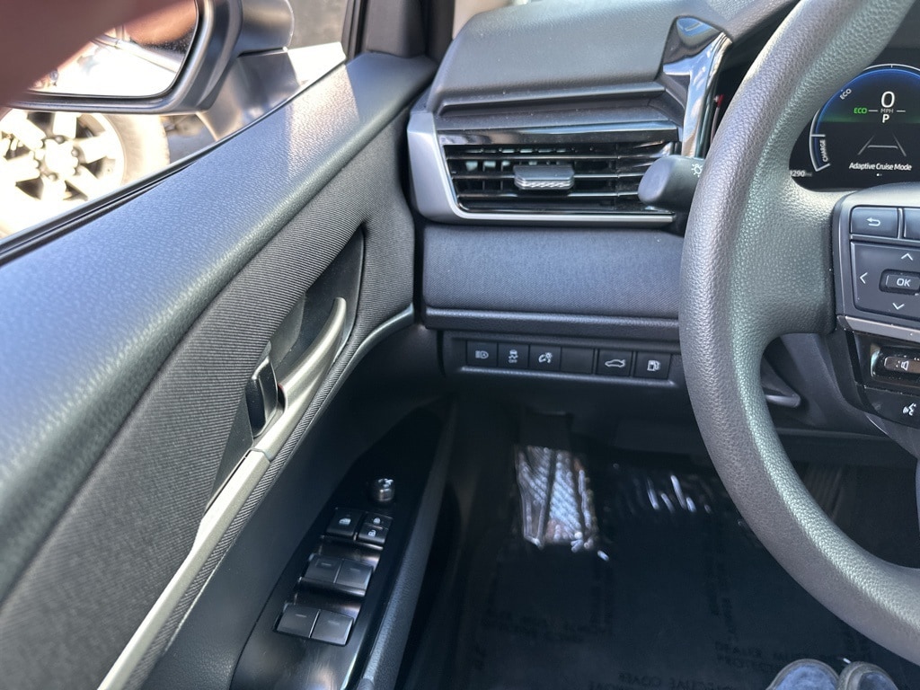 Thumbnail: 2025 Toyota Camry - 18