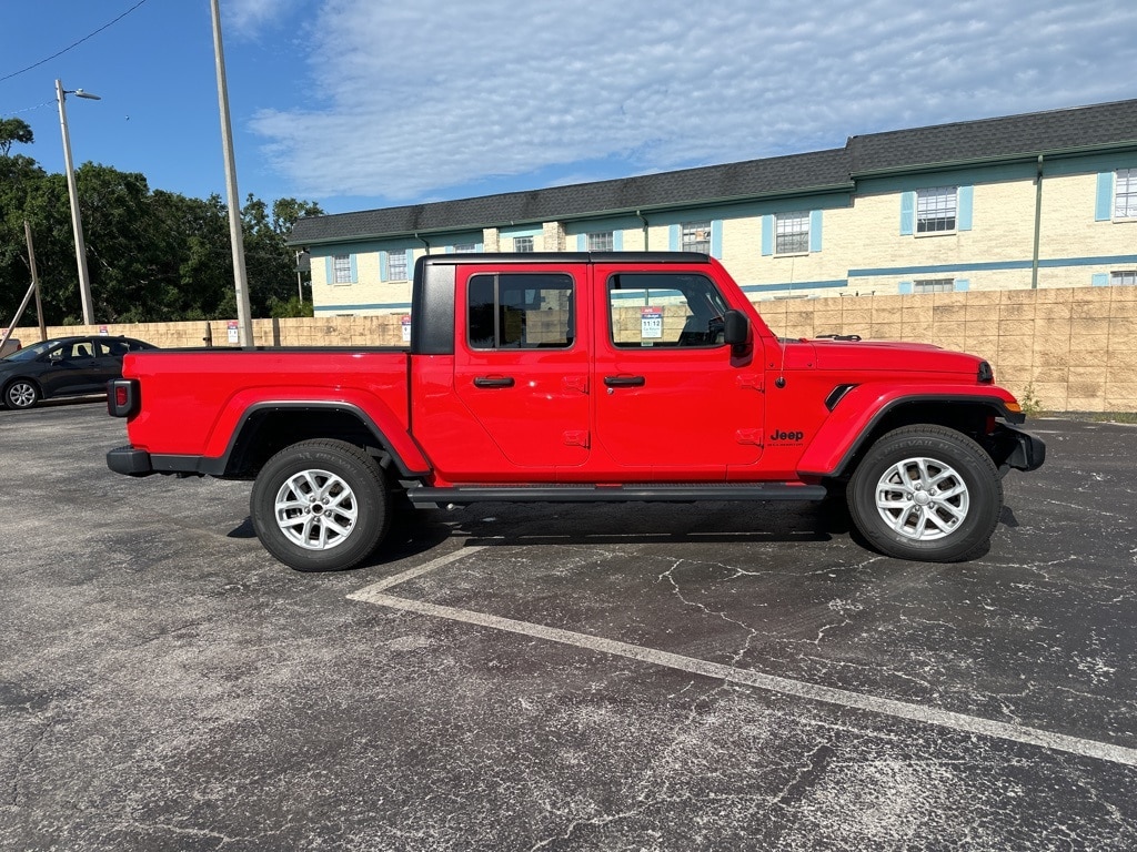 Thumbnail: 2023 Jeep Gladiator - 4