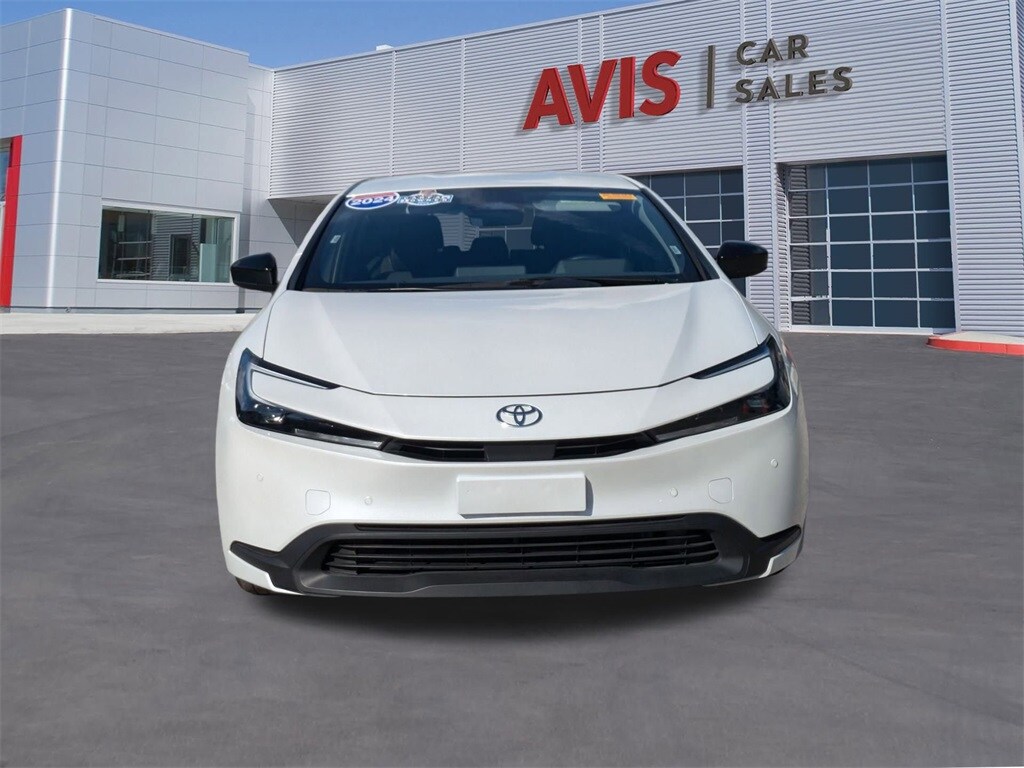 2024 Toyota Prius LE photo 2