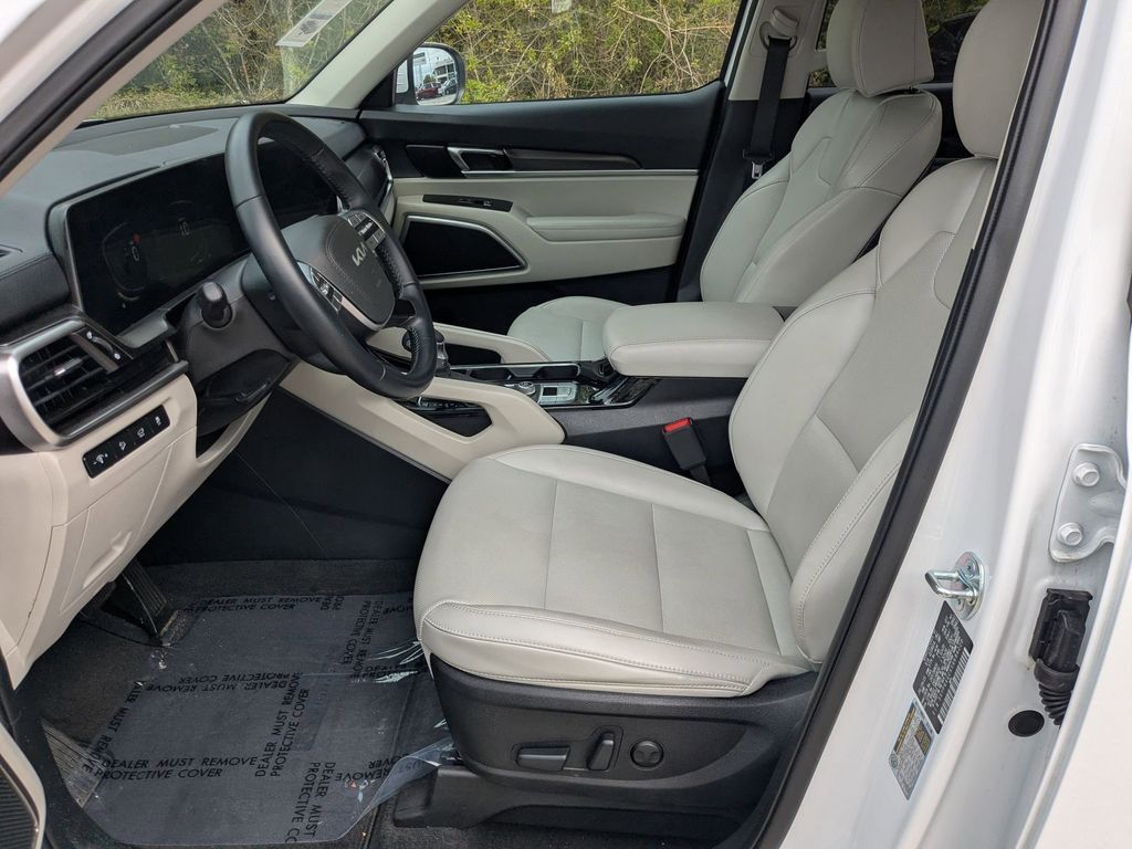 2025 Kia Telluride S - Photo 22