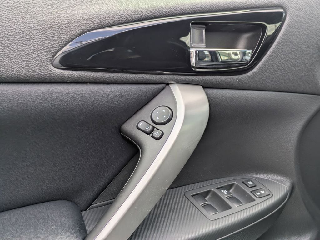 Thumbnail: 2025 Mitsubishi Eclipse Cross - 13