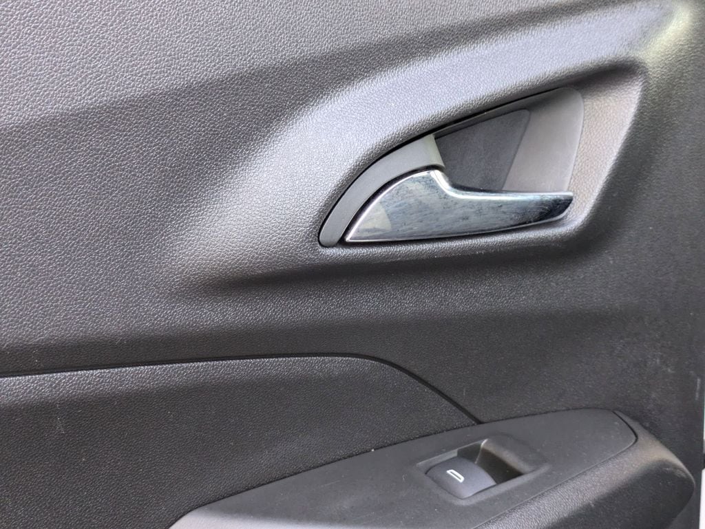 2025 Chevrolet Trax LS - Photo 26