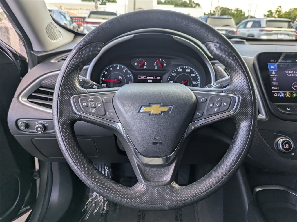 Thumbnail: 2023 Chevrolet Malibu - 21
