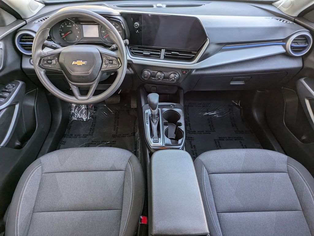 2025 Chevrolet Trax LS - Photo 24