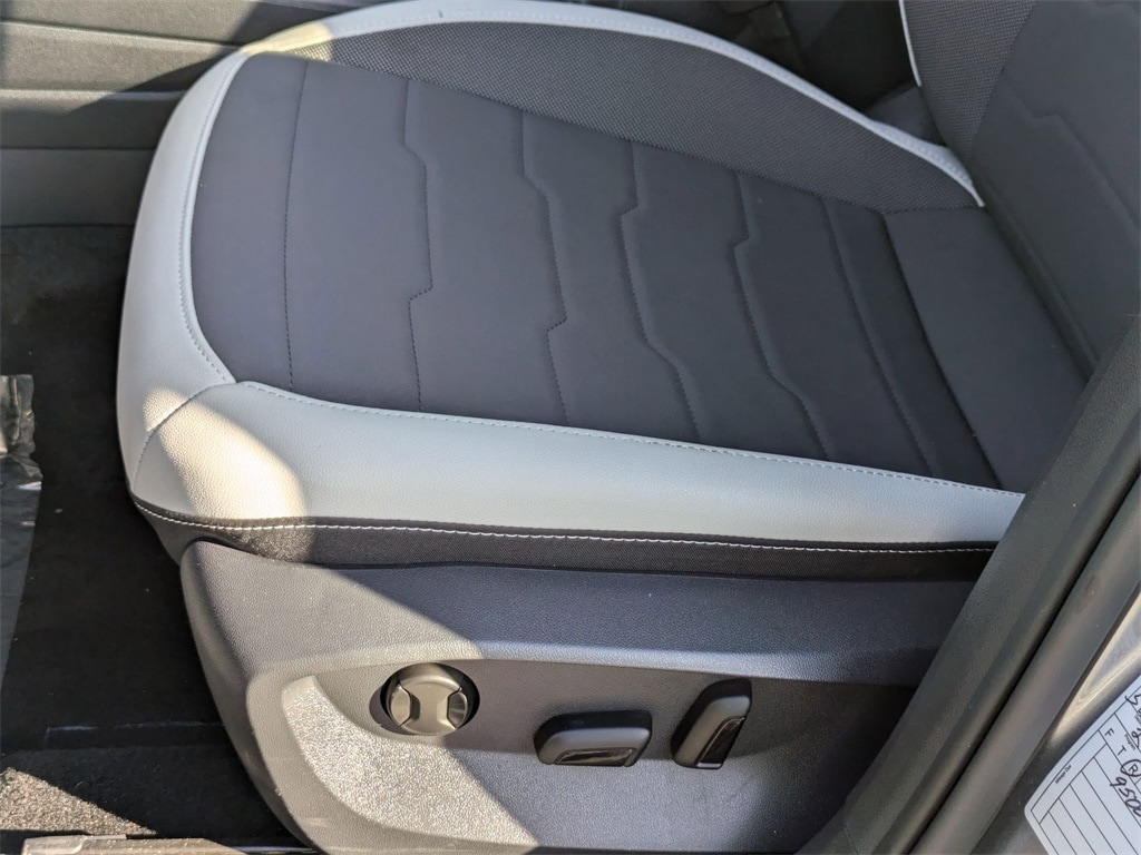 Thumbnail: 2025 Volkswagen Taos - 15