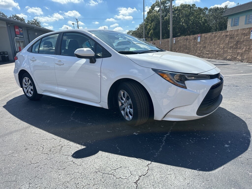 2025 Toyota Corolla LE photo 3