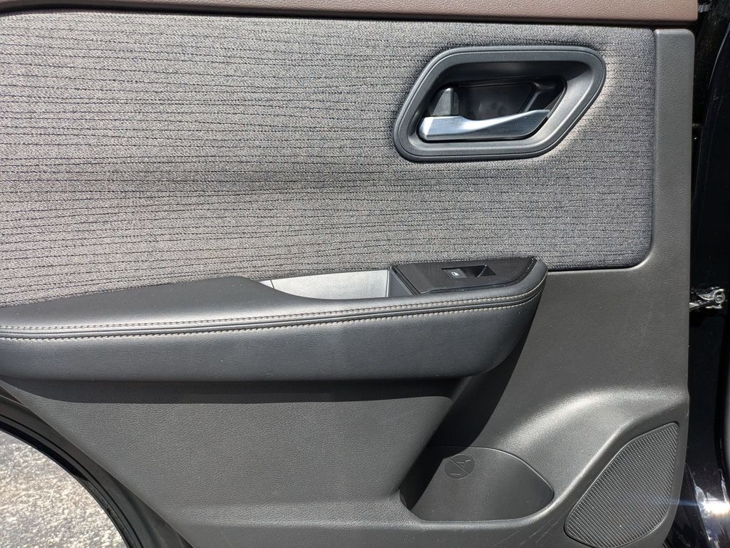 Thumbnail: 2023 Nissan Rogue - 25