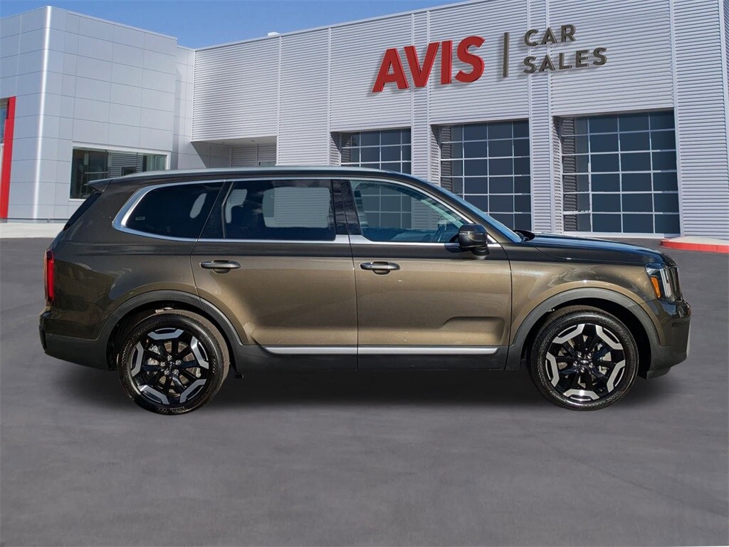 2025 Kia Telluride S photo 2