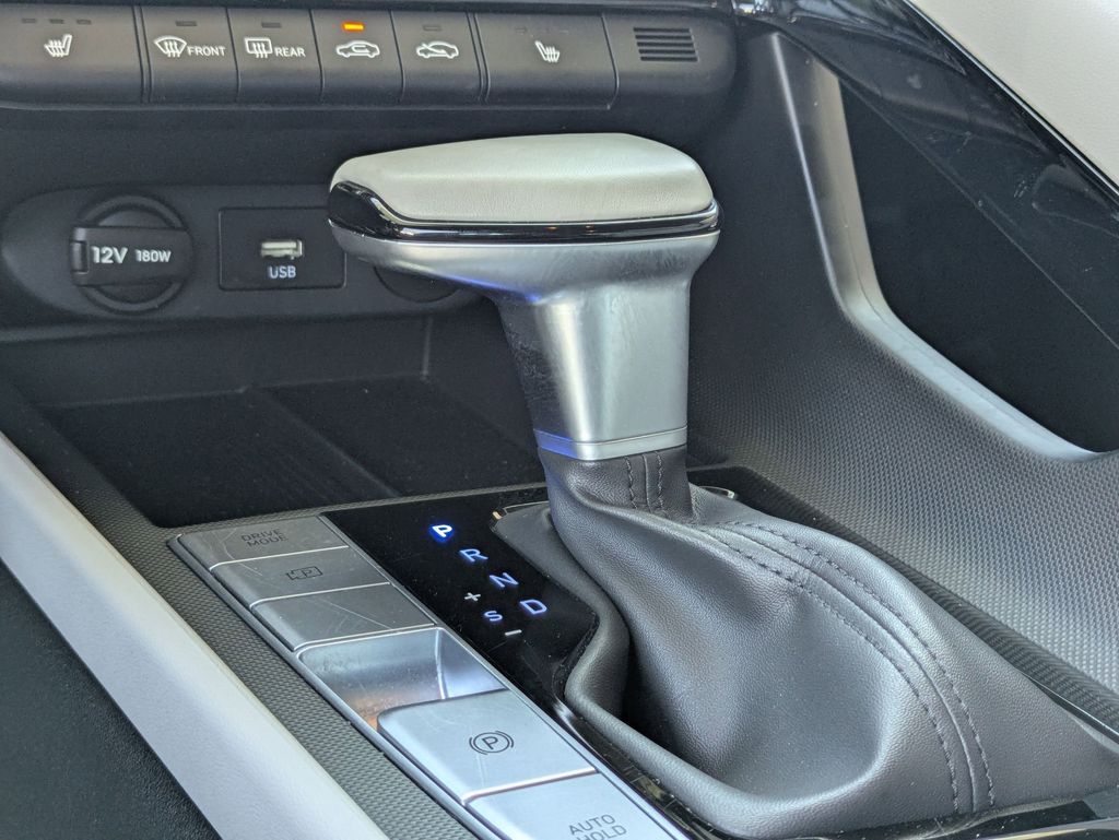 2025 Hyundai Elantra Limited - Photo 23