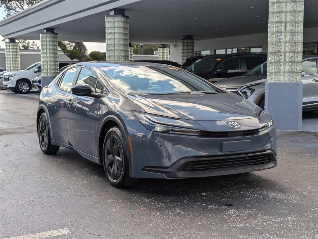 2024 Toyota Prius LE photo 3