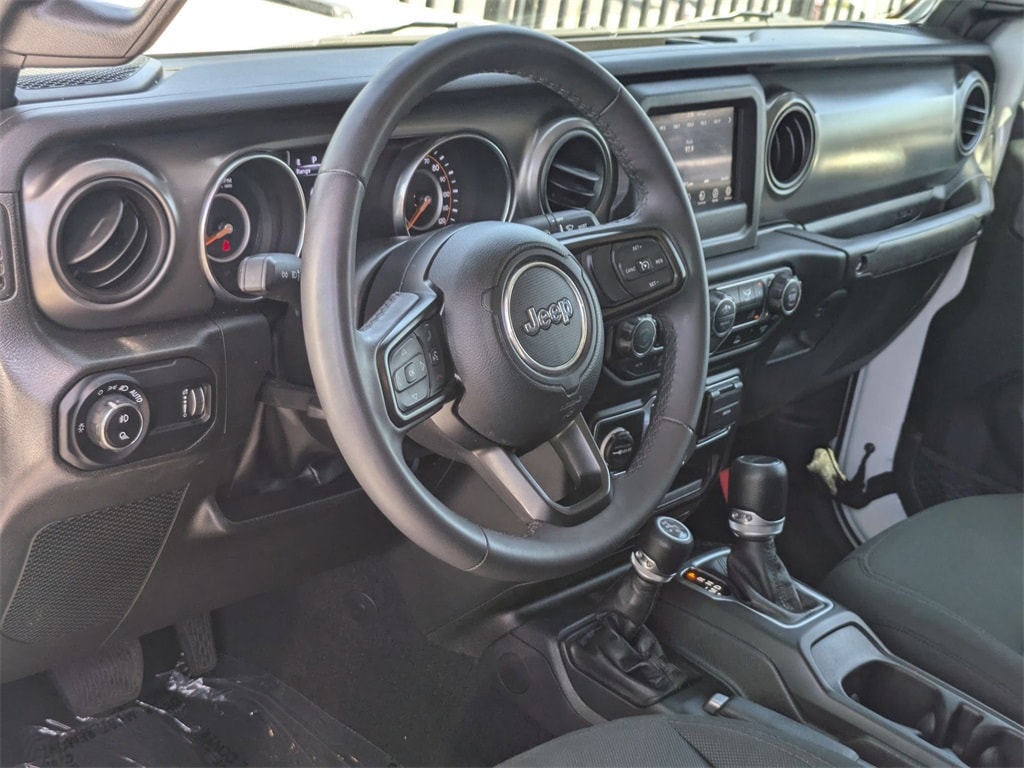 Thumbnail: 2023 Jeep Gladiator - 14
