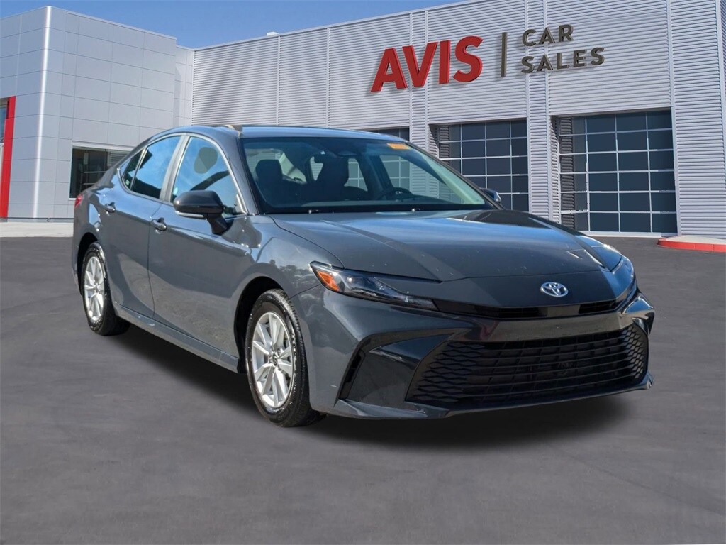 2025 Toyota Camry LE photo 3