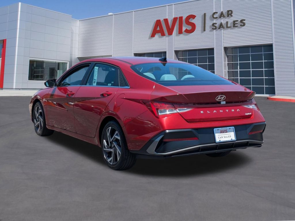2025 Hyundai Elantra Limited - Photo 9
