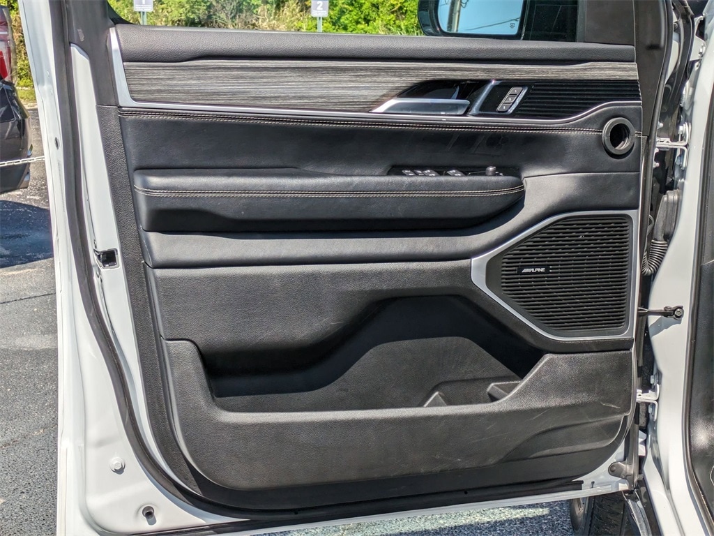 Thumbnail: 2023 Jeep Wagoneer - 11