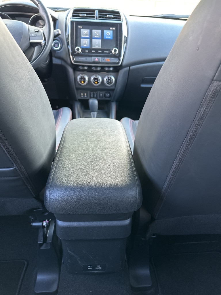 Thumbnail: 2024 Mitsubishi Outlander Sport - 15