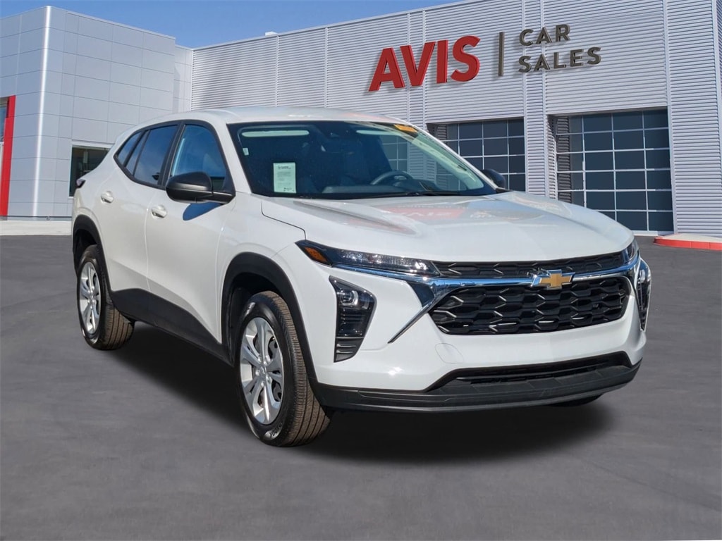 Thumbnail: 2025 Chevrolet Trax - 3