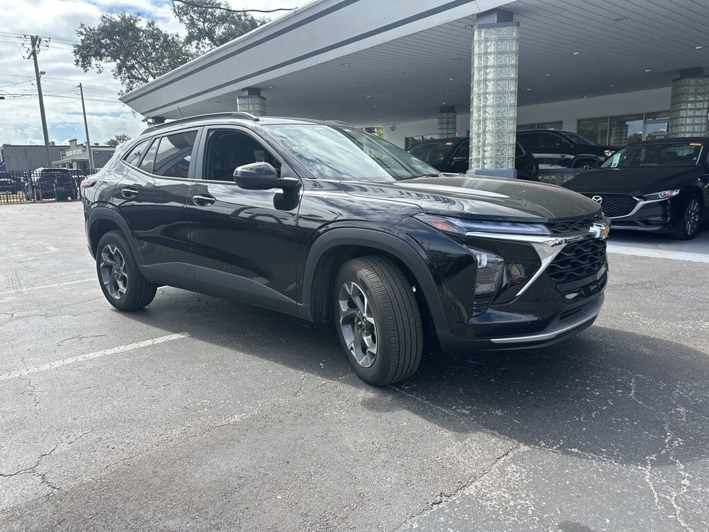 2025 Chevrolet Trax LT photo 3