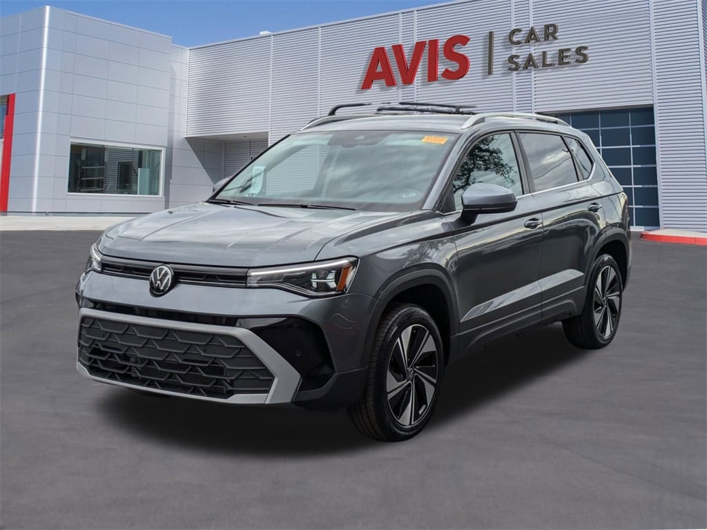 2025 Volkswagen Taos SE's photo