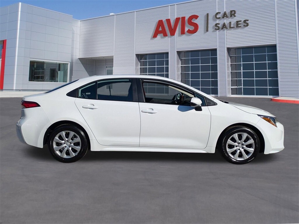 2025 Toyota Corolla LE photo 4