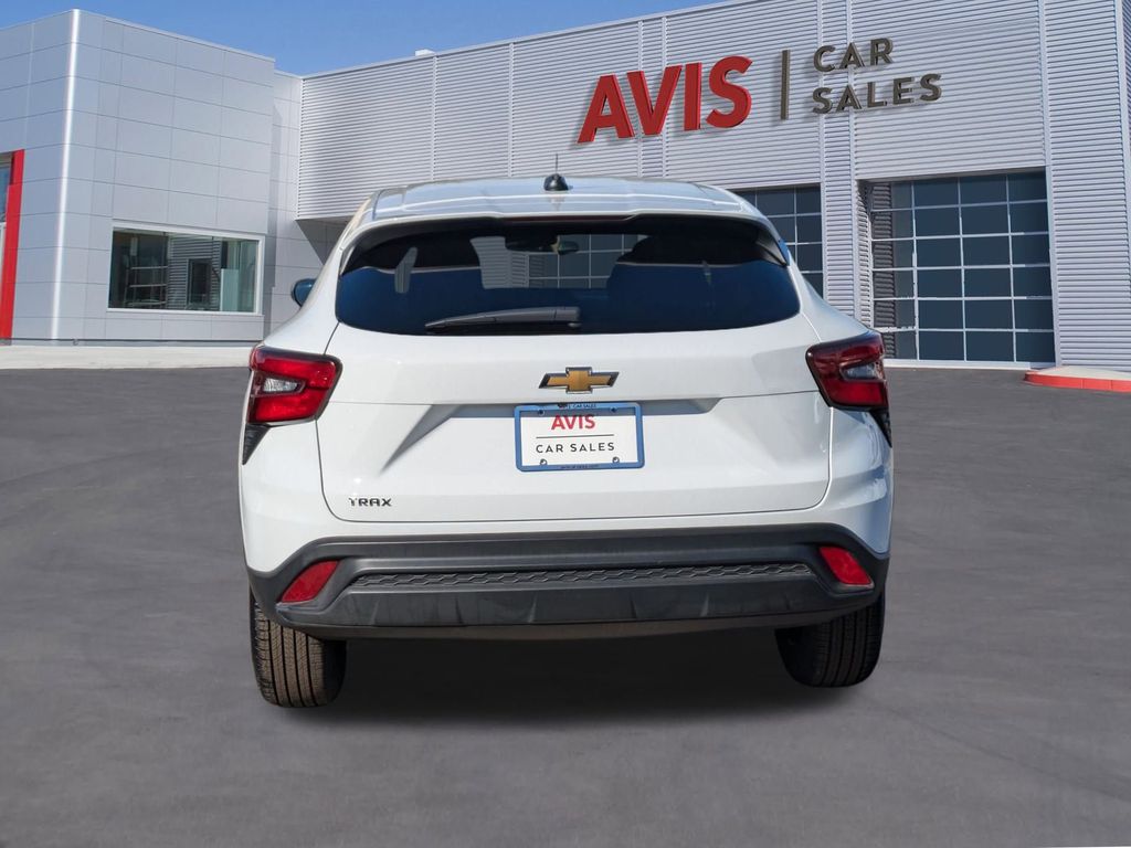 2025 Chevrolet Trax LS - Photo 7