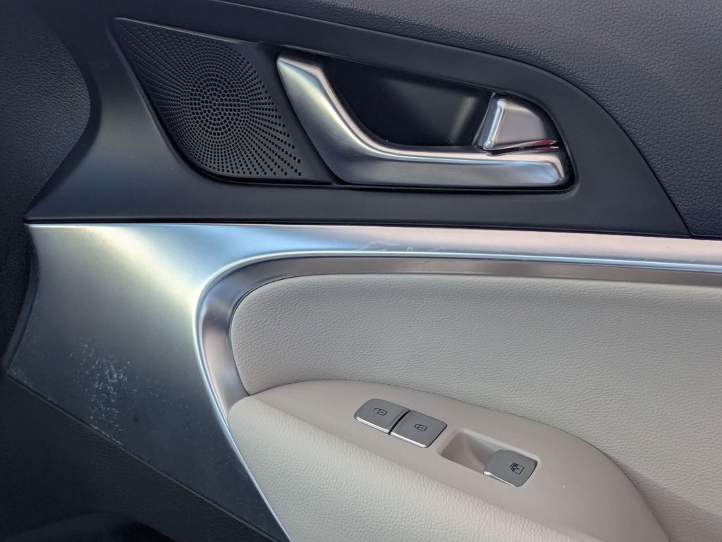 Thumbnail: 2025 Genesis G70 - 33