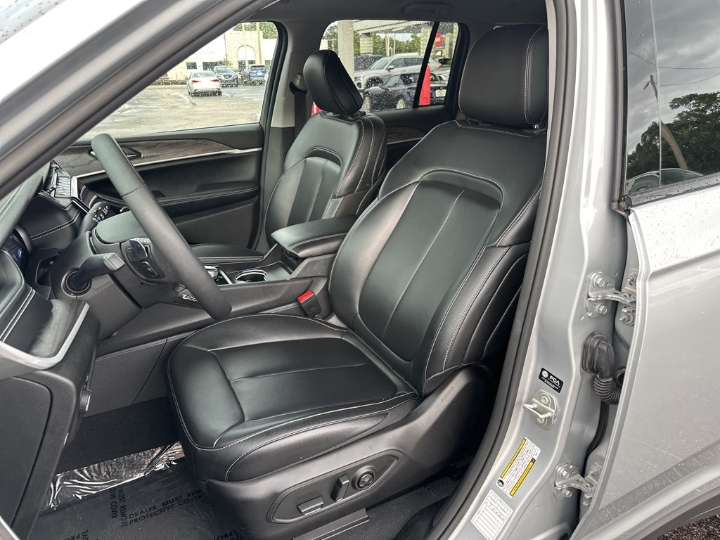 Thumbnail: 2024 Jeep Grand Cherokee - 17
