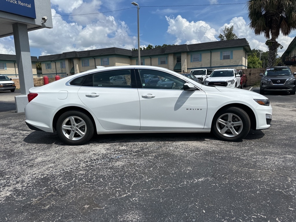 Thumbnail: 2023 Chevrolet Malibu - 4