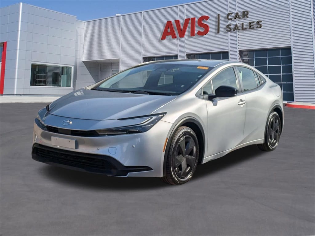 2025 Toyota Prius LE's photo
