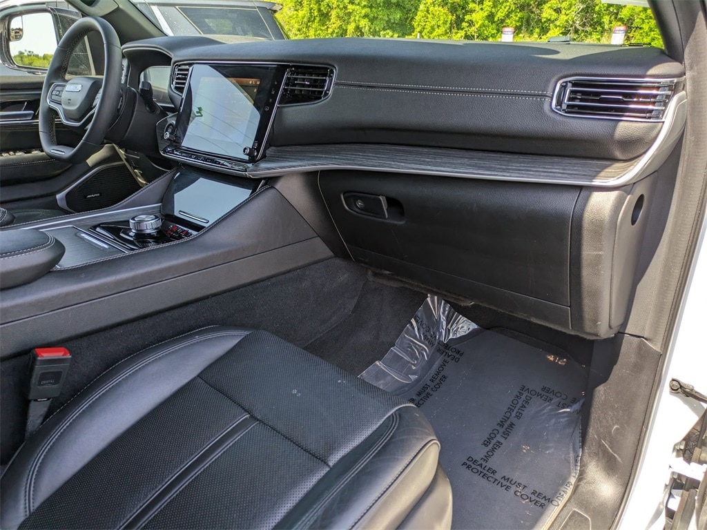 Thumbnail: 2023 Jeep Wagoneer - 31