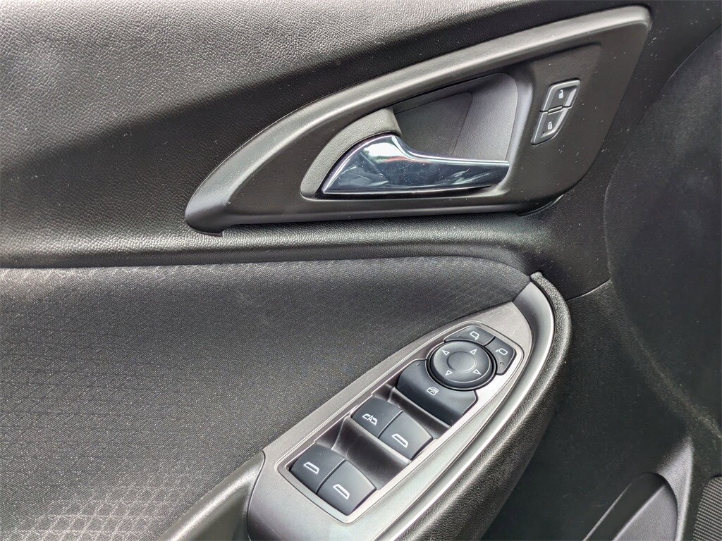 Thumbnail: 2023 Chevrolet Malibu - 10