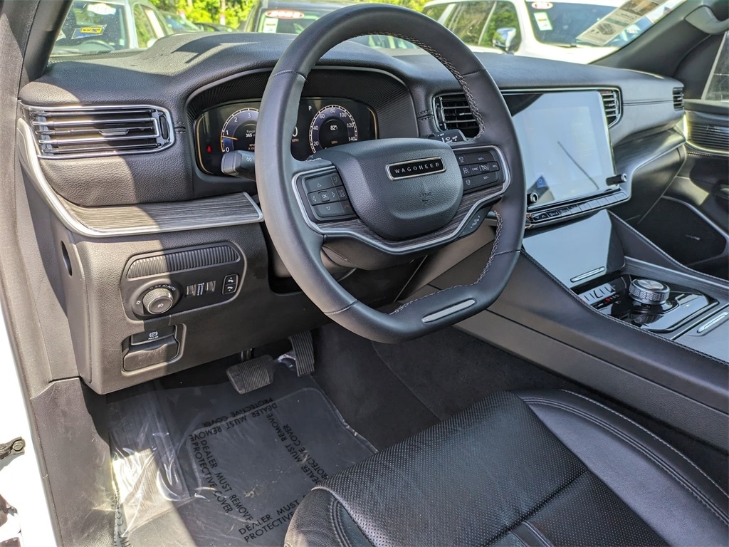 Thumbnail: 2023 Jeep Wagoneer - 15