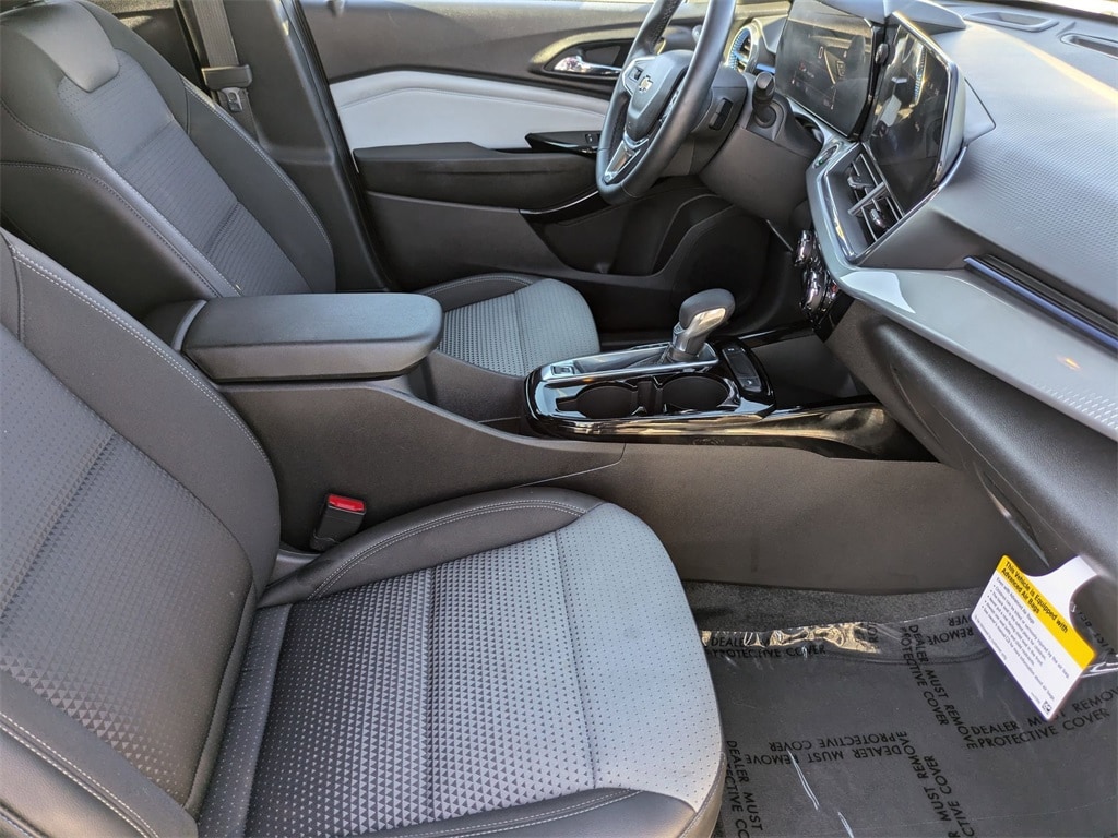 Thumbnail: 2025 Chevrolet Trax - 27